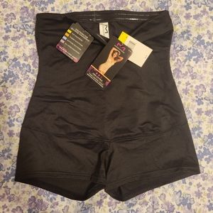 Maidenform Tummy Solutions Boy Shorts Medium